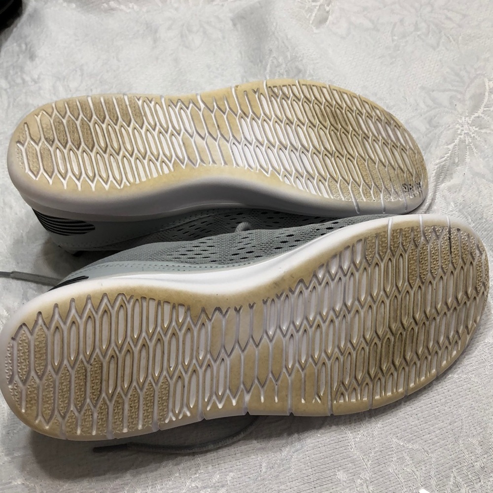 Champion men’s gray athletic shoes size 10 - Picture 5 of 6